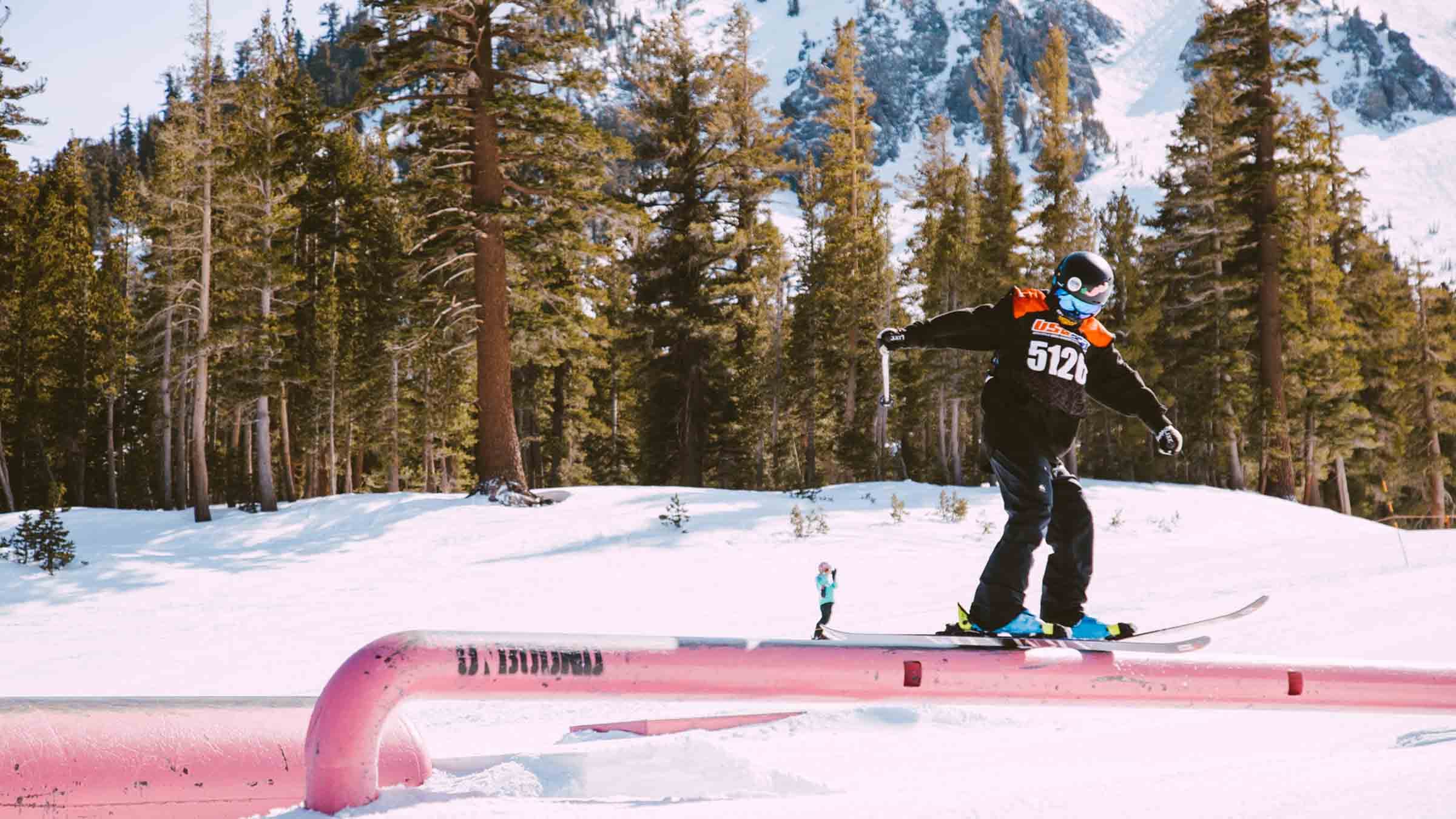 Unbound Series Slopestyle - skier hitting a rail 